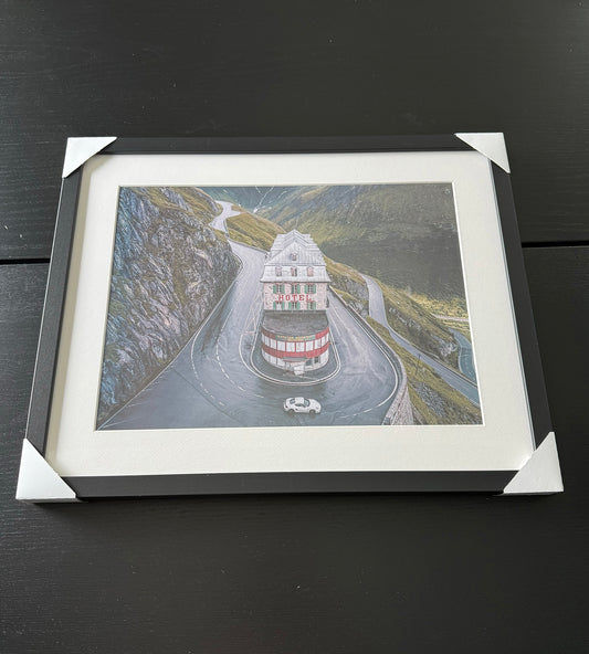 Kunstdruck – FURKAPASS WEISSER SUPERCAR – Limitierte Auflage