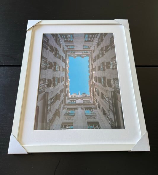 Fotodruck in Fine Art – IM PARISER PALAST – Limitierte Auflage