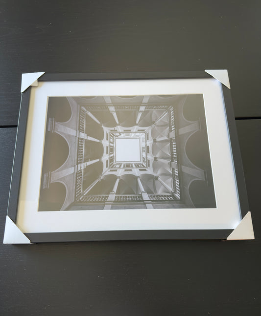 Fotodruck in Fine Art – IM PALAST – Limitierte Auflage