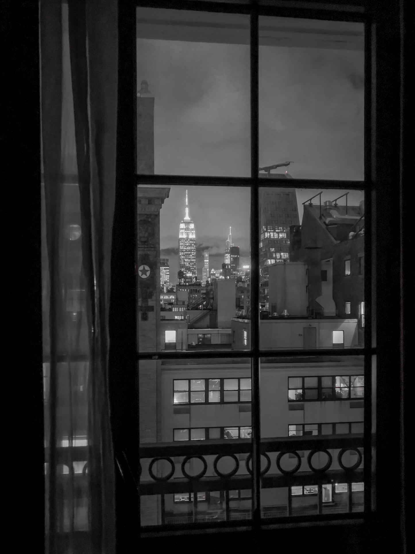 THE GLIMPSE OF MANHATTAN