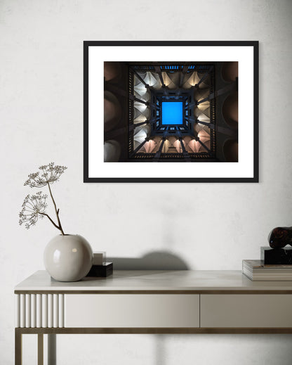 THE NIGHT IN THE PALACE