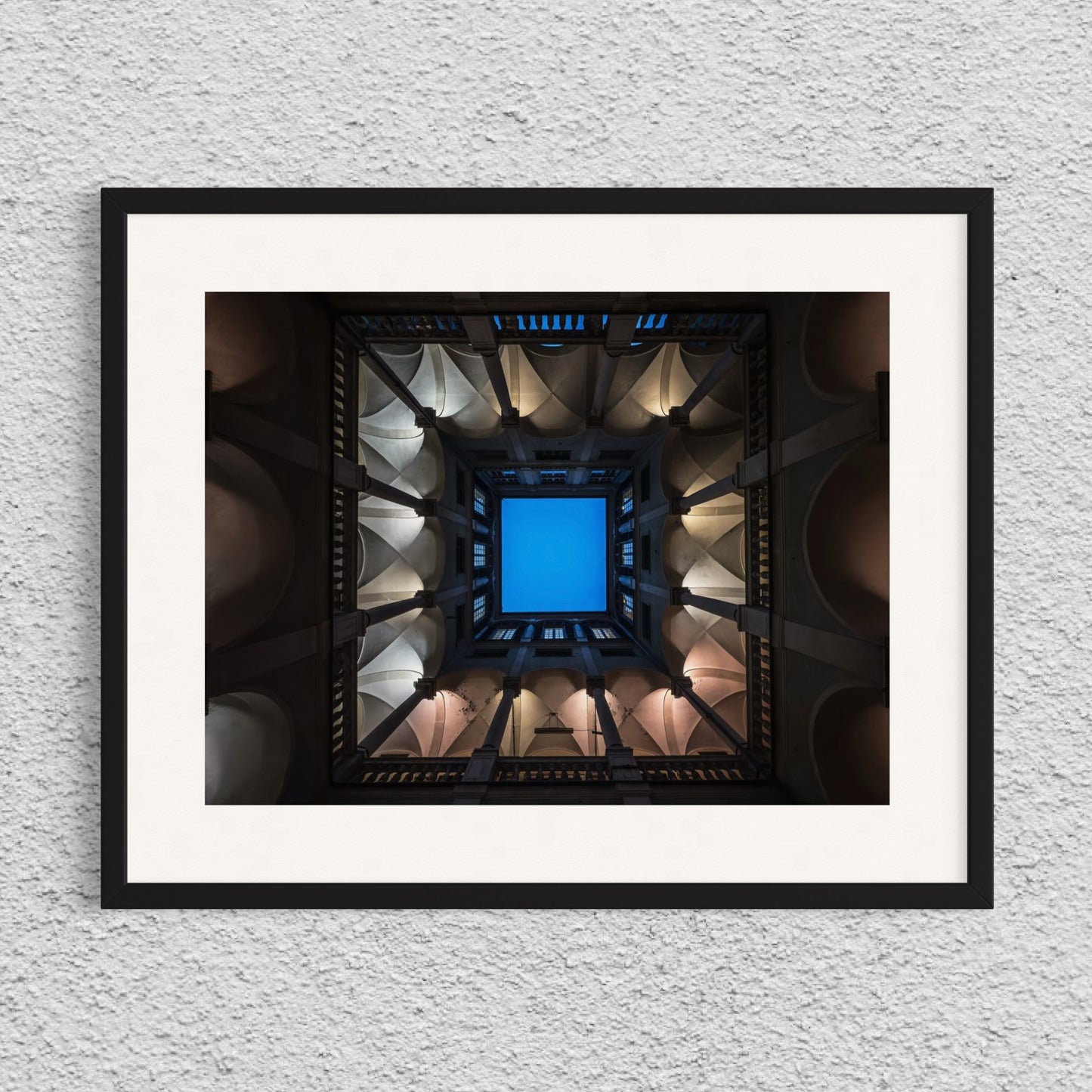 THE NIGHT IN THE PALACE