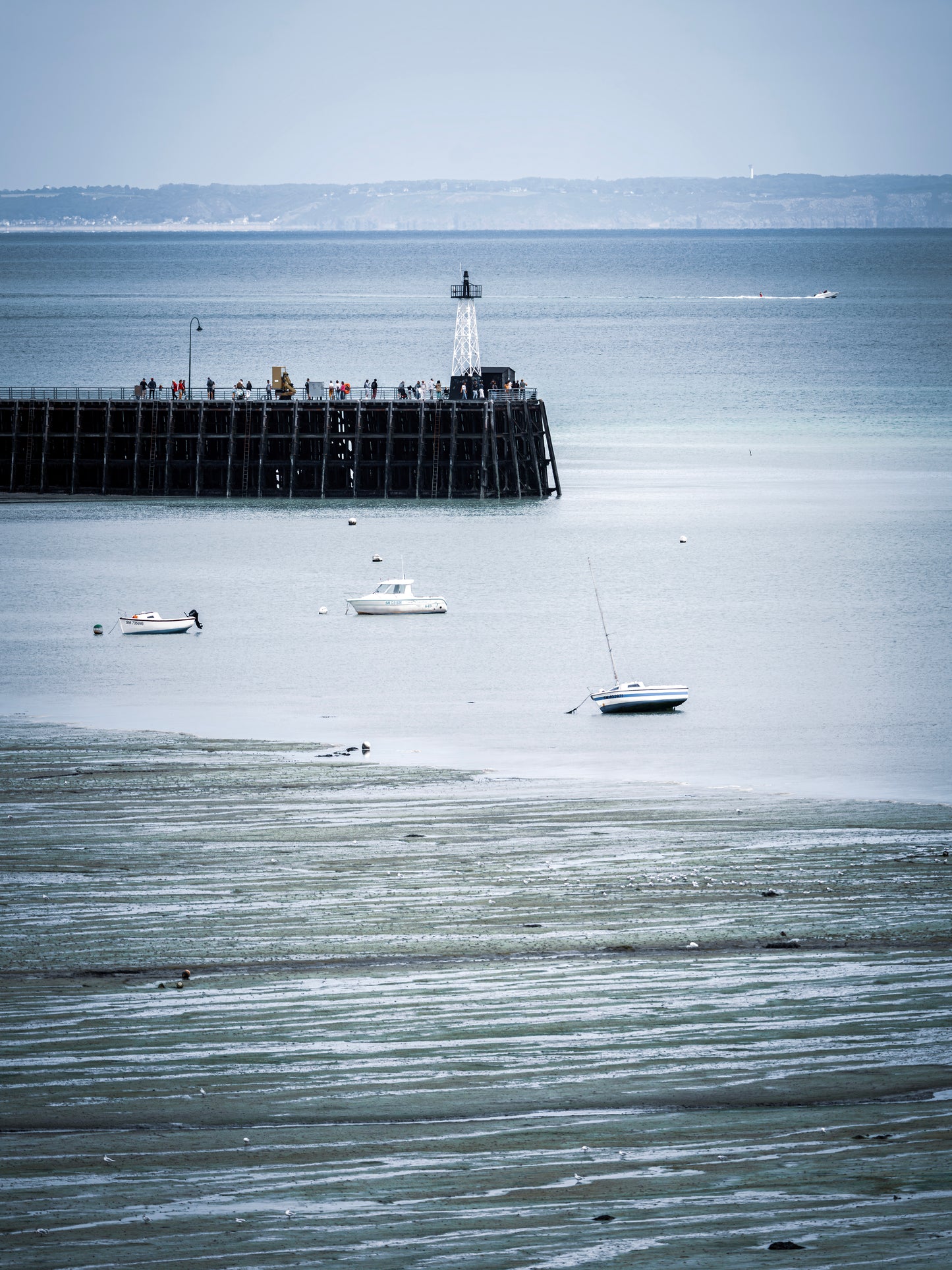 STREAKS IN THE LOW TIDE