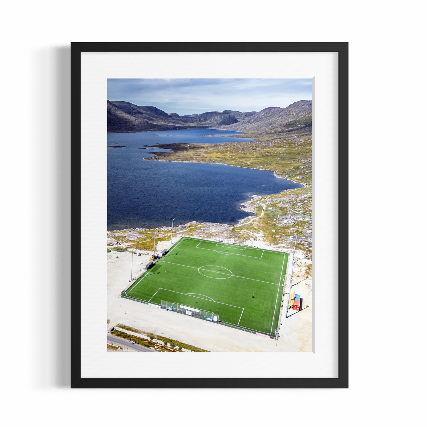 Kunstdruck – DER FUSSBALLPLATZ AM MEER – Limitierte Auflage